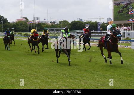 Courses hippiques à l'hippodrome de Nang Loeng à Bangkok, Thaïlande, 18 août 2018. (Photo par Anusak Laowilas/NurPhoto) Banque D'Images