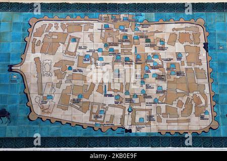 Carte en mosaïque d'Ichan Kala (forteresse intérieure), rue Polvon Kori, Khiva, province de Khorezm, Ouzbékistan, Asie centrale Banque D'Images