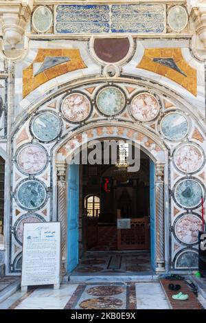 Acre, Israël - 01 novembre 2022, entrée en mosaïque de la mosquée el-jazzar dans la vieille ville d'Acre, Israël Banque D'Images