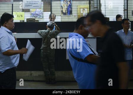 Jeu de boxe thaï lors d'une compétition de courses hippiques à l'hippodrome de Nang Loeng à Bangkok, Thaïlande, 18 août 2018. (Photo par Anusak Laowilas/NurPhoto) Banque D'Images