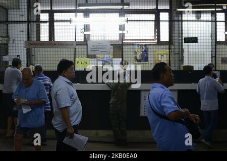 Jeu de boxe thaï lors d'une compétition de courses hippiques à l'hippodrome de Nang Loeng à Bangkok, Thaïlande, 18 août 2018. (Photo par Anusak Laowilas/NurPhoto) Banque D'Images