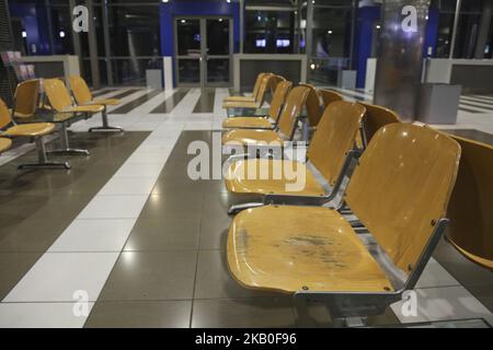 À l'intérieur de l'aéroport international de Thessalonique 'Macedonia' en Grèce. La zone des portes après la récente rénovation du nouveau propriétaire allemand Fraport tôt le matin. L'aéroport de Thessalonique avec le code de signe SKG ou LGTS est la principale porte d'accès pour le nord de la Grèce avec le trafic de passagers devrait dépasser les 7 millions cette année. C'est un carrefour pour Aegean Airlines, Olympic Air, Ryanair, Astra Airlines et Ellinair. L'aéroport est à la fois civil et militaire. Image sur 21 août 2018. (Photo de Nicolas Economou/NurPhoto) Banque D'Images