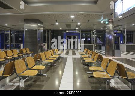 À l'intérieur de l'aéroport international de Thessalonique 'Macedonia' en Grèce. La zone des portes après la récente rénovation du nouveau propriétaire allemand Fraport tôt le matin. L'aéroport de Thessalonique avec le code de signe SKG ou LGTS est la principale porte d'accès pour le nord de la Grèce avec le trafic de passagers devrait dépasser les 7 millions cette année. C'est un carrefour pour Aegean Airlines, Olympic Air, Ryanair, Astra Airlines et Ellinair. L'aéroport est à la fois civil et militaire. Image sur 21 août 2018. (Photo de Nicolas Economou/NurPhoto) Banque D'Images