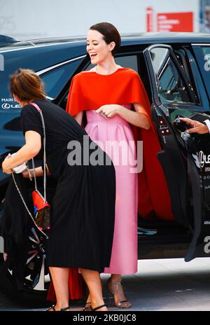 Claire Foy marche le tapis rouge avant la cérémonie d'ouverture et la projection de 'Premier homme' pendant le Festival du film de Venise 75th, à Venise, en Italie, sur 29 août 2018. (Photo de Matteo Chinellato/NurPhoto) Banque D'Images