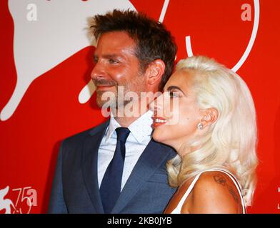 Bradley Cooper et Lady Gaga assistent à la photo « A Star is Born » lors du Festival du film de Venise 75th, à Venise, en Italie, sur 31 août 2018. (Photo de Matteo Chinellato/NurPhoto) Banque D'Images