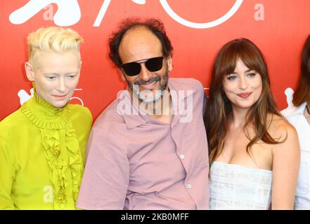 Tilda Swinton, Luca Guadagnino et Dakota Johnson assistent à la séance de photocall 'spiria' lors du Festival du film de Venise 75th, à Venise, en Italie, sur 1 septembre 2018. (Photo de Matteo Chinellato/NurPhoto) Banque D'Images