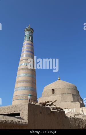 Islam Khoja Minaret, Ichan Kala (forteresse intérieure), Khiva, province de Khorezm, Ouzbékistan, Asie centrale Banque D'Images