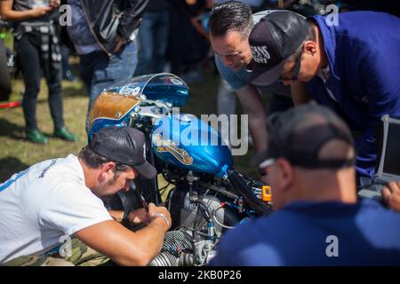 Glemseck 101 est le plus grand événement de moto de course de café et l'un des plus grands événements en plein air de moto cross-marque en Europe. Chaque année, des milliers de visiteurs se rendent à Leonberg, près de Stuttgart, avec leurs vélos personnalisés modifiés et leurs courses de café bien agencées. Au milieu d'un festival Rock 'n' Roll, ils vivent leur fascination pour les motos personnalisées et vintage et suivent les sprints des machines les plus rapides. Sur 1 septembre 2018 à Leonberg, en Allemagne. (Photo de Bartek Langer/NurPhoto) Banque D'Images