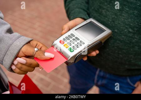 technologie sans espèces et concept de paiement par carte de crédit Banque D'Images