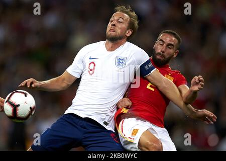 Harry Kane, d'Angleterre, et Dani Carvajal, d'Espagne, se battent pour le ballon lors du match de football de la Ligue des Nations de l'UEFA entre l'Angleterre et l'Espagne au stade Wembley à Londres sur 8 septembre 2018. (Photo de Jose Breton/NurPhoto) Banque D'Images