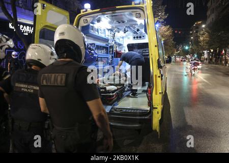 Les manifestants contre l'accord de dénomination entre la Grèce et l'ARYM (Macédoine) s'opposent à la police lors d'une manifestation tandis que le PM grec Alexis Tsipras a prononcé un discours annuel lors de l'ouverture de la foire internationale de Thessalonique (TIF) en 83rd. La police a utilisé une force lourde, avec des services de police anti-émeutes arrivant de toute la Grèce. On estime que la force de police a été renforcée par 6500 personnes, un hélicoptère et des drones. De nombreux blessés ont été blessés parmi les manifestants, car il y a eu de lourds combats de rue et la police a utilisé de puissants gaz lacrymogènes et des grenades à coup de bombe. Thessalonique, Grèce - 8 septembre 2018 (photo Banque D'Images