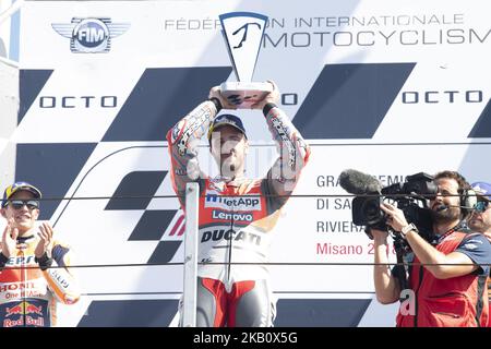 Felicity sur le podium fin de la course 04 Andrea DOVIZIOSO ITA Ducati Team Ducati MOTOGP au Misano World circuit Marco Simoncelli, Italie treizième tour du MotoGP Word Championship Gran Premio Octo di San Marino e della Riviera di Rimini 07 Set - 09 Set , 2018 à Misano, Italie sur 9 septembre 2018. (Photo de Fabio Averna/NurPhoto) Banque D'Images