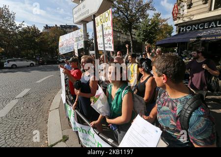 Des personnes contre l'utilisation de pesticides se rassemblent sur 12 septembre 2018, à Paris, pour l'inclusion de l'interdiction du glyphosate dans la loi française. La Chambre basse du Parlement français, l’Assemblée nationale, a rejeté toute proposition visant à imposer une date limite pour l’élimination progressive du produit chimique controversé, lié au cancer. (Photo de Michel Stoupak/NurPhoto) Banque D'Images