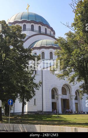 Église Saint-Sava à Belgrade, Serbie. C'est l'une des plus grandes églises chrétiennes orthodoxes au monde. L'église a commencé à construire en 1935 et aujourd'hui encore le travail est en cours. Le type d'architecture est Serbo-byzantin et néo-byzantin. L'architecte était Aleksandar Deroko. Aujourd'hui, parmi les croyants, c'est aussi une destination touristique et un des monuments de la ville. 22 août 2018 - Belgrade, Serbie (photo de Nicolas Economou/NurPhoto) Banque D'Images