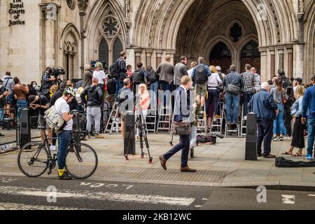 Les journalistes photographes médias à l'extérieur des cours royales de justice le dernier jour où Amber a entendu et Johnny Depp procès Banque D'Images