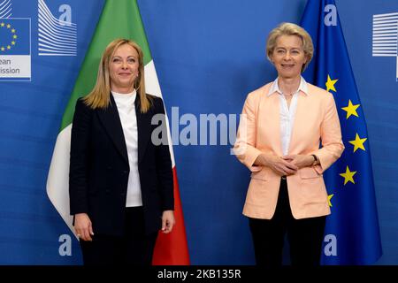 Bruxelles, Belgique. 03rd novembre 2022. Le Premier ministre italien Giorgia Meloni et le président de la Commission européenne Ursula von der Leyen se rencontrent à Bruxelles, en Belgique, sur 03 novembre 2022. Crédit: ALEXANDROS MICHAILIDIS/Alamy Live News Banque D'Images