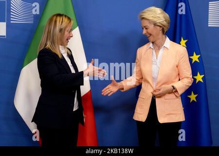 Bruxelles, Belgique. 03rd novembre 2022. Le Premier ministre italien Giorgia Meloni et le président de la Commission européenne Ursula von der Leyen se rencontrent à Bruxelles, en Belgique, sur 03 novembre 2022. Crédit: ALEXANDROS MICHAILIDIS/Alamy Live News Banque D'Images