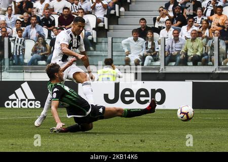 Juventus en avant Cristiano Ronaldo (7) marque son but lors du match de football de Serie A n.4 JUVENTUS - SASSUOLO le 16/09/2018 au stade Allianz de Turin, Italie.(photo de Matteo Bottanelli/NurPhoto) Banque D'Images