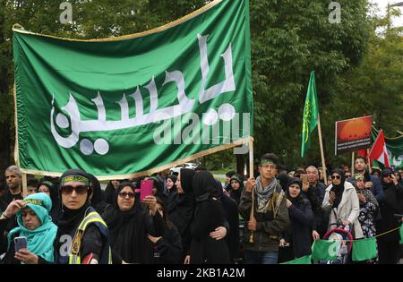 Les mouneurs musulmans chiites participent à un défilé muharram à Toronto, Ontario, Canada, on 20 septembre 2018. Des centaines de musulmans chiites sont descendus dans la rue pour commémorer la mort du troisième Imam, Hussein, tué avec 72 de ses camarades dans une bataille contre l'armée du calife du septième siècle Yazid. En accord avec la nature militaire de ces processions d'Ahura, les bourneurs simulent l'auto-flagellation et la livre sur leurs coffres à la bosse d'un tambour de basse et le crépitement d'un snare. (Photo de Creative Touch Imaging Ltd./NurPhoto) Banque D'Images