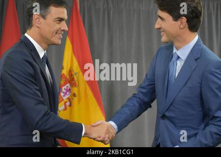 Le Premier ministre du Canada, Justin Trudeau, tient une rencontre bilatérale avec le Premier ministre espagnol, Pedro Sánchez, dans la salle Monet de l'hôtel Sofitel Montreal Golden Mile à Montréal, Québec, Canada, on 23 septembre 2018. (Photo de Kyle Mazza/NurPhoto) Banque D'Images