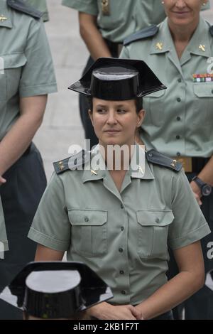 Les policiers de la Garde civile espagnole gardent la garde pendant les événements commémoratifs qui ont eu lieu à l'occasion du 30th anniversaire de l'admission des femmes dans le corps de la Garde civile et du 25th anniversaire de la première entrée d'une femme dans l'Académie militaire de l'Armée en tant qu'officier, Au siège de la Garde civile à Madrid, Espagne, 26 septembre 2018. (Photo par Oscar Gonzalez/NurPhoto) Banque D'Images