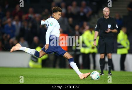 Le DELE Alli de Tottenham Hotspur marque la pénalité de victoire lors du match rond de la Carabao Cup 3rd entre Tottenham Hotspur et Watford au stade MK, Milton Keynes, Angleterre, le 26 septembre 2018. (Photo par action Foto Sport/NurPhoto) Banque D'Images