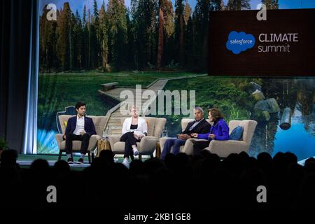 (De gauche à droite) Adrian Grenier, Alexis Haas, Nainoa Thompson et Sylvia Earle au Sommet climatique, partie de la conférence Dreamforce, 27 septembre 2018 au Centre civique, San Francisco, CA (photo de Khaled Sayed/NurPhoto) Banque D'Images