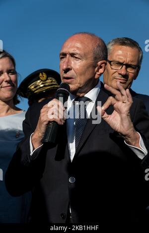 Le ministre de l'intérieur Gérard Collomb pose la pierre angulaire du futur commissariat de police à Bourgoin Jallieu, en France, sur 28 septembre 2018. (Photo de Nicolas Liponne/NurPhoto) Banque D'Images