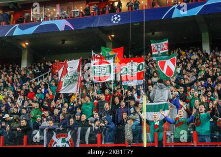 Fans de Lokomotiv Moscou pendant le match de groupe D de la Ligue des champions de l'UEFA entre le FC Lokomotiv Moscou et le FC Schalke 04 au stade Lokomotiv sur 3 octobre 2018 à Moscou, en Russie. (Photo par Alex Cavendish/NurPhoto) Banque D'Images