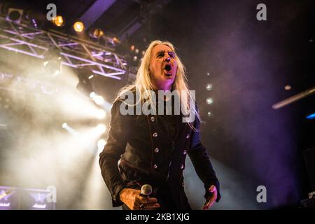 BIFF Byford du groupe anglais de métaux lourds Saxon se présentant en direct au Live Club Trezzo sull'Adda à Milan, en Italie, sur 5 octobre 2018. (Photo de Roberto Finizio/NurPhoto) Banque D'Images