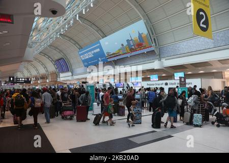 Les passagers s'enregistrer à l'aéroport international Lester B. Pearson de Mississauga, Ontario, Canada. L'aéroport international Pearson est l'aéroport le plus important et le plus achalandé du Canada. (Photo de Creative Touch Imaging Ltd./NurPhoto) Banque D'Images