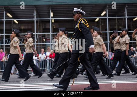 Les gens participent à la 7 octobre 2018 annuelle de la Fête de la Pulaski 81th à New York. Le défilé rend hommage au général Casimir Pulaski, un immigrant polonais qui a commandé la cavalerie américaine pendant la guerre d'indépendance. (Photo par Mohammad Hamja/NurPhoto) Banque D'Images