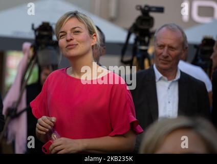 Katharina Schulze danse. Les Verts ( Buendnis 90 / Die Gruenen ) ont tenu son dernier rassemblement avant les élections d'État bavaroises, qui aura lieu le dimanche 14 octobre. Les deux candidats principaux, Katharina Schulze et Ludwig Hartmann, président des Verts Robert Habeck, ont prononcé un discours. Le 11 octobre 2018 à Munich, Allemagne. (Photo par Alexander Pohl/NurPhoto) Banque D'Images