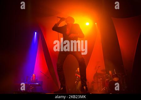 Brett Anderson, du groupe anglais de rock alternatif Suede, se produit en direct à Hammersmith Apollo, Londres, sur 12 octobre 2018. Le SUEDE est un groupe de rock anglais alternatif formé à Londres en 1989. (Photo par Alberto Pezzali/NurPhoto) Banque D'Images