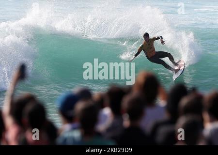 Gabriel Medina du Brésil en action pendant la Ligue mondiale de Surf MEO RIP Curl Pro Portugal, l'événement 10th du WSL hommes Championnat Tour, à la plage Supertubos à Peniche, Portugal, sur 20 octobre 2018. ( Photo par Pedro Fiúza/NurPhoto) Banque D'Images