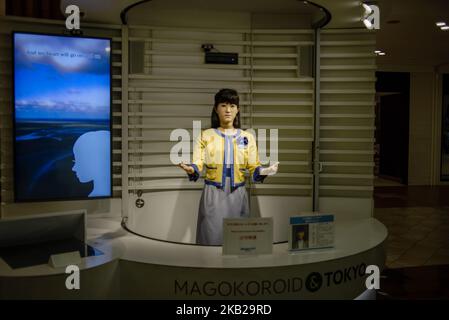 Bureau d'informations touristiques, géré par un guide robotique Chihira Junco dans le complexe commercial Aqua City d'Odaiba, Tokyo, Japon en octobre 2018 ( (photo par Oleksandr Rupeta/NurPhoto)) Banque D'Images