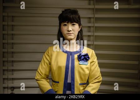 Bureau d'informations touristiques, géré par un guide robotique Chihira Junco dans le complexe commercial Aqua City d'Odaiba, Tokyo, Japon en octobre 2018 ( (photo par Oleksandr Rupeta/NurPhoto)) Banque D'Images