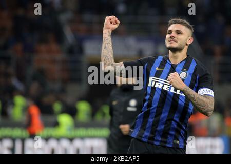 Mauro Icardi #9 du FC Internazionale Milano fêtez une victoire à la fin de la série Un match entre le FC Internazionale et l'AC Milan au Stadio Giuseppe Meazza sur 21 octobre 2018 à Milan, Italie. (Photo de Giuseppe Cottini/NurPhoto) Banque D'Images