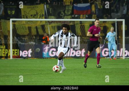 Diego Biseswar (PAOK) pendant le match entre FC ARIS et FC PAOK 1-2, match pour la SuperLeague Grèce, la première catégorie à Thessalonique, Grèce, le 21 octobre 2018. Le match a eu lieu au stade Kleanedhis Vikelides ou au stade Charilaou, domicile du FC Aris. A marqué Aris dans le 2' min avec Mateo Garcia, puis Aleksandar Prijovic pour PAOK a frappé une pénalité dans le 36' puis dans le 84'. Après cette victoire, FC PAOK a conservé sa position 1st dans le championnat grec. Paok a gagné 2-1. (Photo de Nicolas Economou/NurPhoto) Banque D'Images