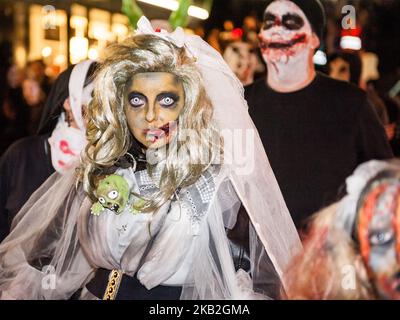 27 octobre, Rotterdam, pays-Bas. La Zombie Walk Rotterdam a eu lieu sur 27 octobre après une année d'absence. Des centaines de zombies et d'autres créatures maléfiques ont erré dans les rues du centre de Rotterdam à la recherche de cerveaux frais. (Photo de Ricardo Hernández/NurPhoto) Banque D'Images