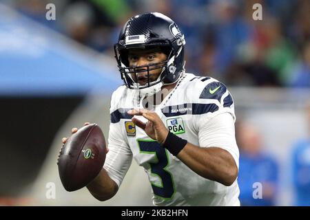 Le quarterback des Seahawks de Seattle Russell Wilson (3) se présente pendant la première moitié d'un match de football de la NFL contre les Detroit Lions à Detroit, Michigan, États-Unis, dimanche, 28 octobre 2018. (Photo de Jorge Lemus/NurPhoto) Banque D'Images