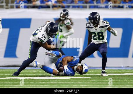 Le grand receveur des Lions de Detroit Golden Tate (15) est limogé par le cornerback des Seahawks de Seattle Justin Coleman (28) et le linebacker des Seahawks de Seattle Bobby Wagner (54) pendant la deuxième moitié d'un match de football de la NFL contre les Seahawks de Seattle à Detroit, Michigan, États-Unis, dimanche, 28 octobre 2018. (Photo par Amy Lemus/NurPhoto) Banque D'Images