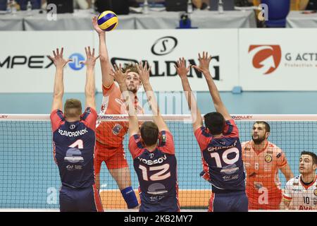 Kamil Rychlicki (#2 Consar Ravenna) en action pendant la Superlega Serie italienne Un match de volley entre Vero Volley Monza et Consar Ravenna à Monza, Italie le 1st novembre 2018, Monza a gagné 3-1. (Photo de Roberto Finizio/NurPhoto) Banque D'Images