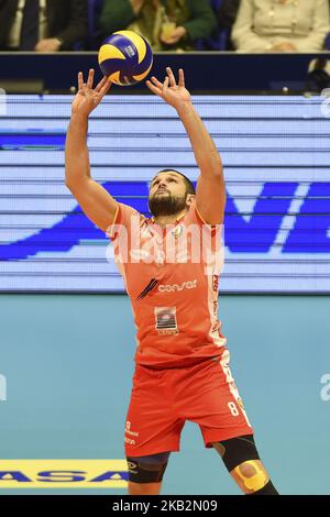 Davide Saitta (#8 Consar Ravenna) en action pendant la Superlega Serie italienne Un match de volley entre Vero Volley Monza et Consar Ravenna à Monza, Italie le 1st novembre 2018, Monza a gagné 3-1. (Photo de Roberto Finizio/NurPhoto) Banque D'Images