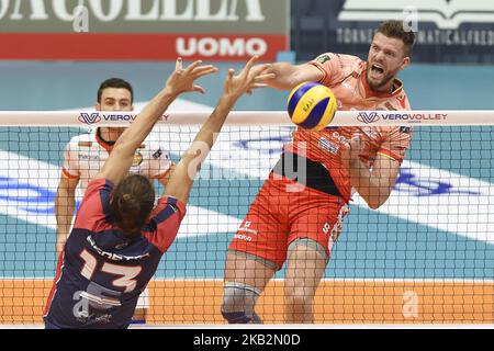 Pieter Verhees (#9 Consar Ravenna) en action pendant la Superlega Serie italienne Un match de volley entre Vero Volley Monza et Consar Ravenna à Monza, Italie le 1st novembre 2018, Monza a gagné 3-1. (Photo de Roberto Finizio/NurPhoto) Banque D'Images