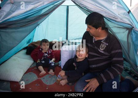 Tentes des nouveaux arrivants dans le camp de réfugiés de Diavata, Grèce, le 2 novembre 2018. Le camp de réfugiés de Diavata est un ancien camp militaire reconverti portant le nom d'Anagnostopoulou, près de la ville de Diavata. Le camp travaille à proximité ou au-dessus de sa capacité. Les réfugiés enregistrés vivent dans des maisons préfabriquées, mais il y a chaque jour de nouveaux arrivants de réfugiés qui restent dans des tentes car il ne reste plus aucun espace. (Photo de Nicolas Economou/NurPhoto) Banque D'Images