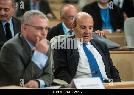 Didier Katzenmayer (L), Eric trappier (R) lors de la première édition des rencontres régionales de l'industrie aéronautique et spatiale à l'hôtel régional Auvergne Rhône-Alpes à Lyon, en France, sur 5 novembre 2018. Didier Katzenmayer, Directeur des affaires industrielles chez Airbus Operations SAS, Jean Dominique Sénard, Président de Michelin, Eric trappier, Président Directeur général de Dassault Aviation et Président de GIFAS, et Laurent Wauquiez, Président de la région Auvergne-Rhône-Alpes, ont participé à l'événement. (Photo de Nicolas Liponne/NurPhoto) Banque D'Images