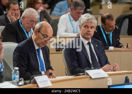 Eric trappier (L), Laurent Wauquiez (R) lors de la première édition des rencontres régionales de l'industrie aéronautique et spatiale à l'hôtel régional Auvergne Rhône-Alpes à Lyon (France), sur 5 novembre 2018. Didier Katzenmayer, Directeur des affaires industrielles chez Airbus Operations SAS, Jean Dominique Sénard, Président de Michelin, Eric trappier, Président Directeur général de Dassault Aviation et Président de GIFAS, et Laurent Wauquiez, Président de la région Auvergne-Rhône-Alpes, ont participé à l'événement. (Photo de Nicolas Liponne/NurPhoto) Banque D'Images