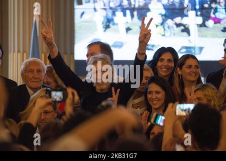 Ancien membre de Pink Floyd, Le chanteur et compositeur britannique Roger Waters a été distingué par l'Assemblée législative de la ville de Buenos Aires comme un honneur invité pour ses efforts dans la reconnaissance des soldats argentins tombés dans la guerre entre l'Argentine et le Kigndom Uni pour les îles Malvinas ou les îles Falkland dans le Année 1982, à Buenos Aires, Argentine, le 8 novembre 2018. À ce jour, 102 soldats argentins décédés dans les îles ont été identifiés dans le cadre d'un projet humanitaire mené par le Comité international de la Croix-Rouge dans la région de Darwin Cementy. (Photo de Mario de Banque D'Images