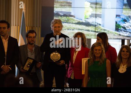 Ancien membre de Pink Floyd, Le chanteur et compositeur britannique Roger Waters a été distingué par l'Assemblée législative de la ville de Buenos Aires comme un honneur invité pour ses efforts dans la reconnaissance des soldats argentins tombés dans la guerre entre l'Argentine et le Kigndom Uni pour les îles Malvinas ou les îles Falkland dans le Année 1982, à Buenos Aires, Argentine, le 8 novembre 2018. À ce jour, 102 soldats argentins décédés dans les îles ont été identifiés dans le cadre d'un projet humanitaire mené par le Comité international de la Croix-Rouge dans la région de Darwin Cementy. (Photo de Mario de Banque D'Images